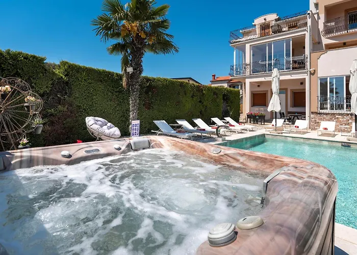 Апартаменти Sani By Briskva *